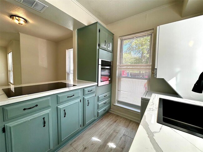 Building Photo - 1005 W Martin Luther King Jr Blvd