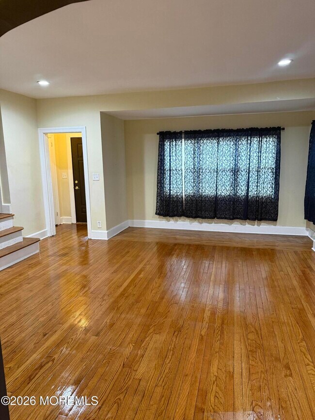 Building Photo - 12 Frances Pl