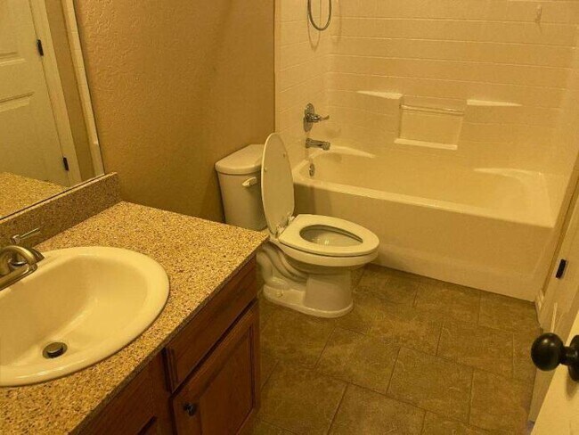 Building Photo - 2513 SW E Ave