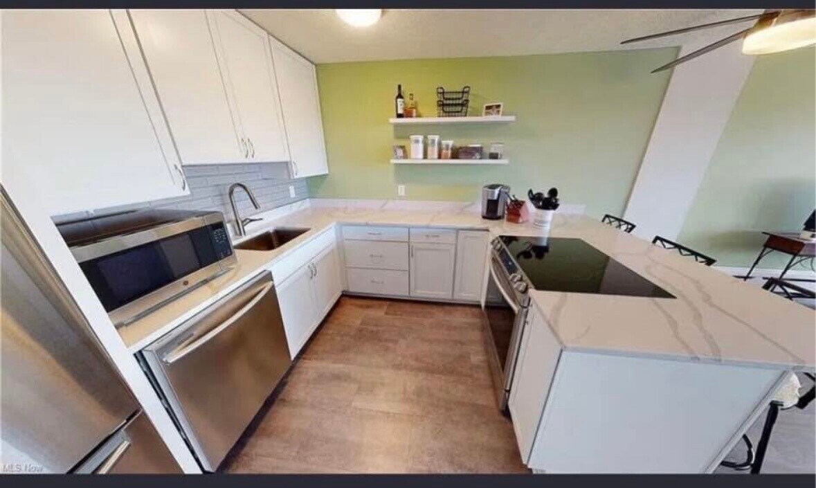 Building Photo - 11811 Lake Ave