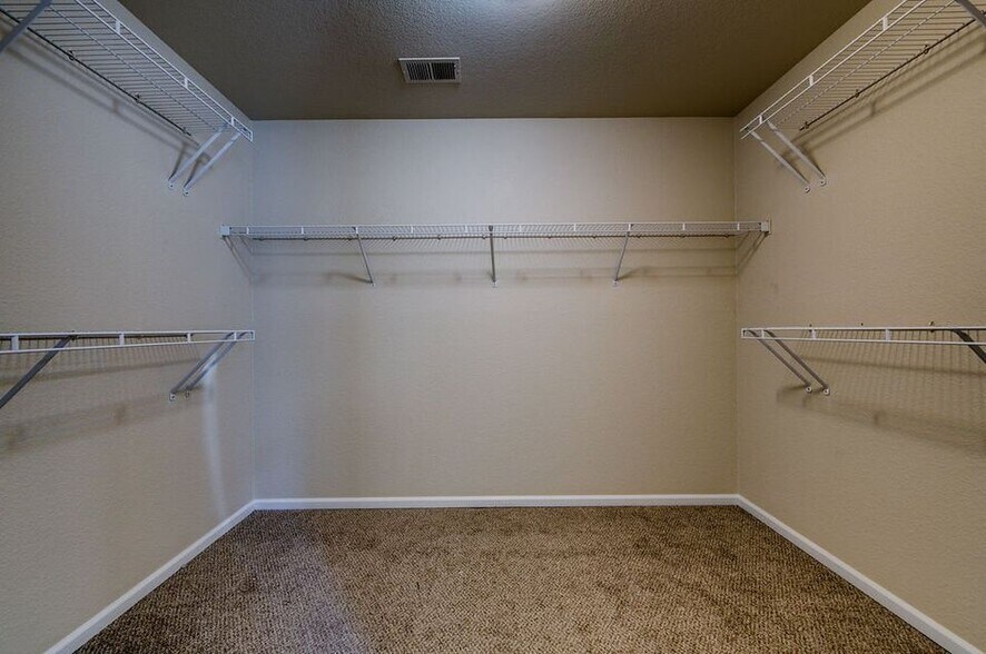 Building Photo - 7762 Lantern Ln