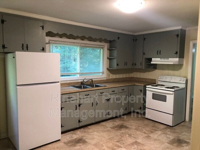 Building Photo - 2704 Ridgewood Ln