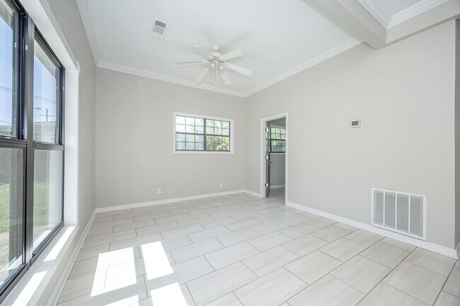 Building Photo - Charming 4-Bedroom, 2-Bath Home in a Prime...