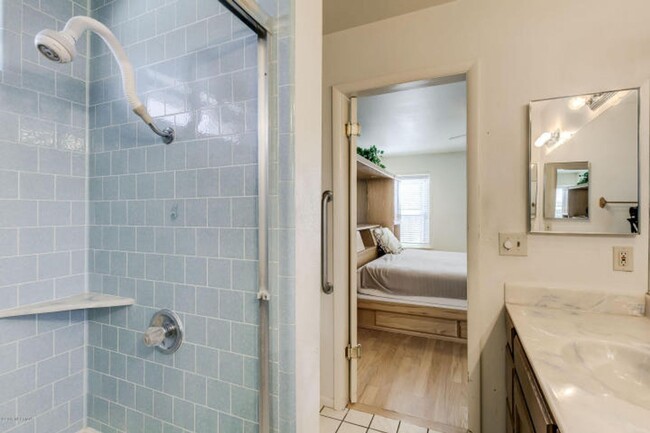 Building Photo - 4 Bed, 2 Bath in CHESHIRE!! Amazing Peak V...