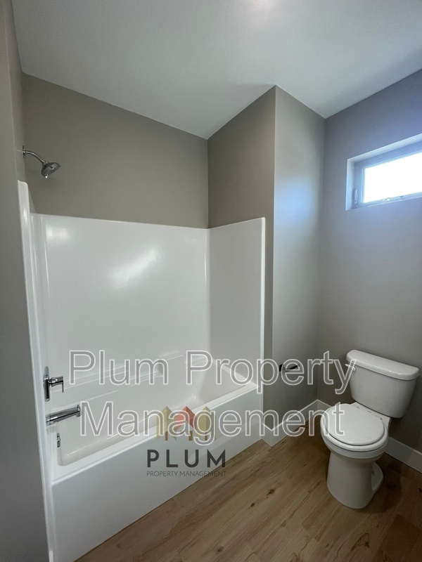 Building Photo - 1724 S 14th St W