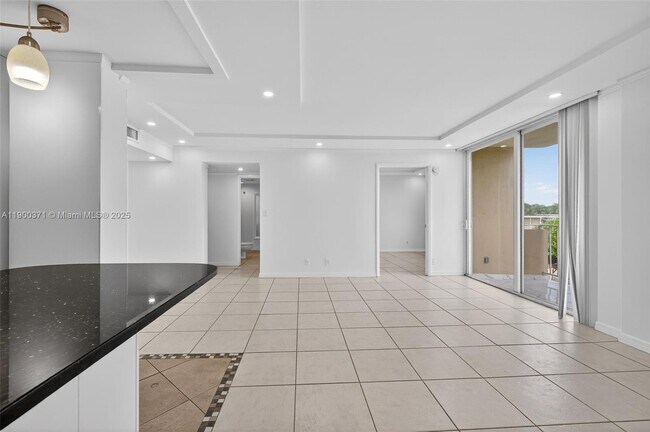 Building Photo - 1050 SE 15th St