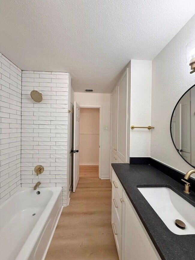 Building Photo - Spacious 3-Bedroom, 2-Bath Home with Bonus...