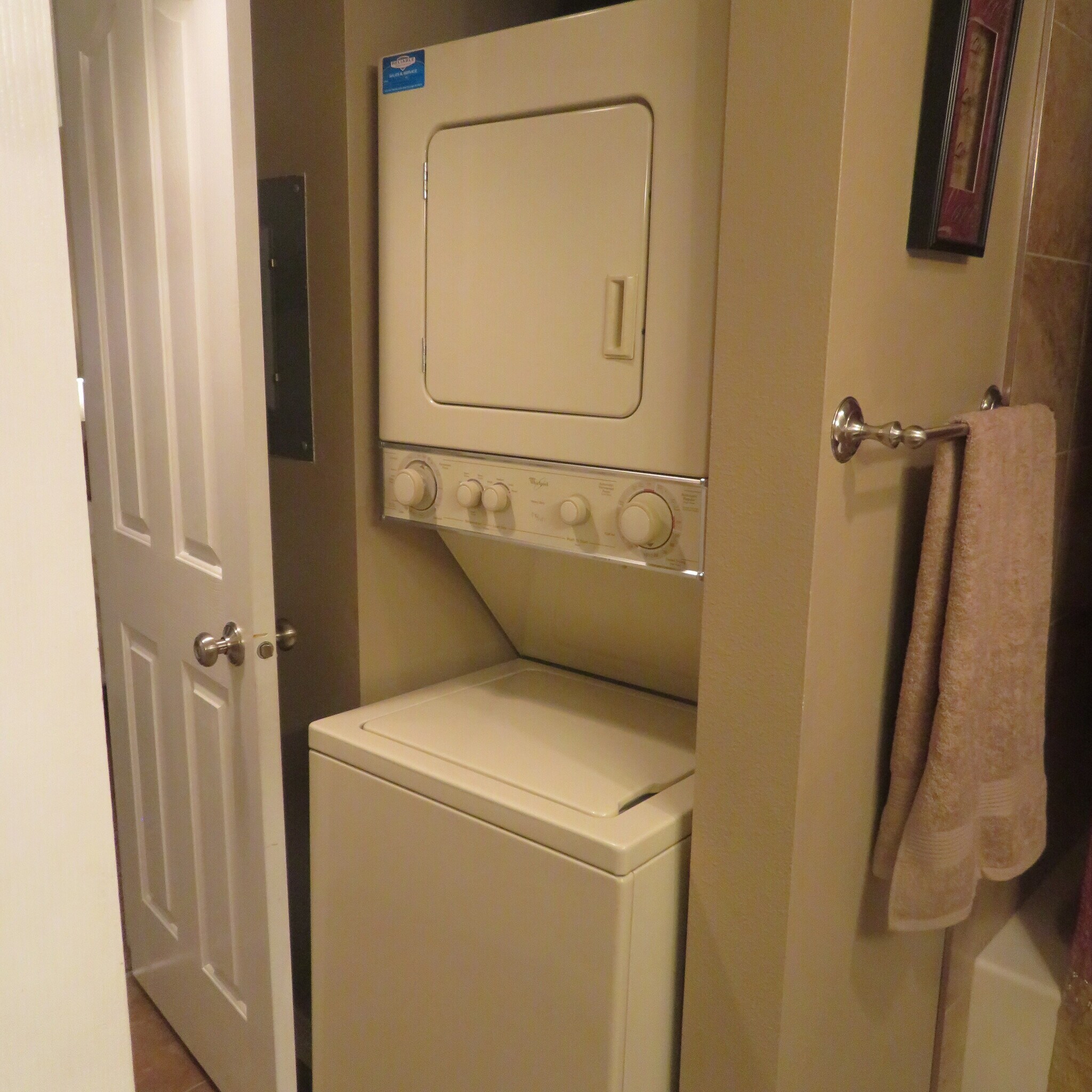 Building Photo - 9715 Independence Dr