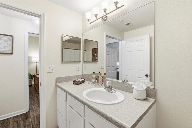 Building Photo - 2801 Chancellorsville Dr