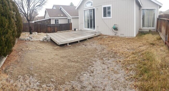 Building Photo - 2 Bed 2 bath 2 car garage Sierra Highlands home For Rent