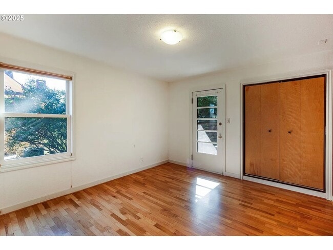 Building Photo - Gorgeous College Hill 4 BD, 3BA in desirab...
