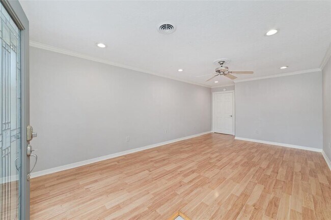 Building Photo - 4118 Donna Lynn Dr