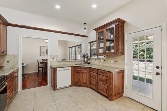 Building Photo - 7512 Woodside Hl