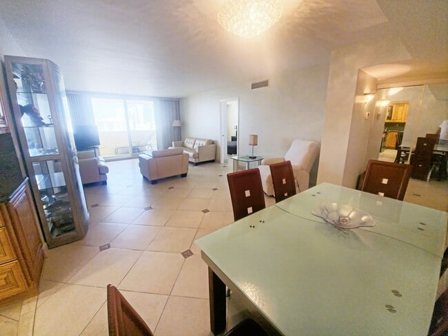 Building Photo - 1833 S Ocean Dr