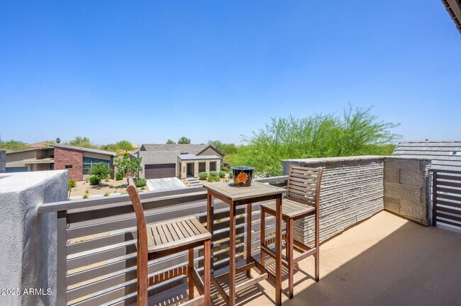 Building Photo - 1221 E Paseo Way