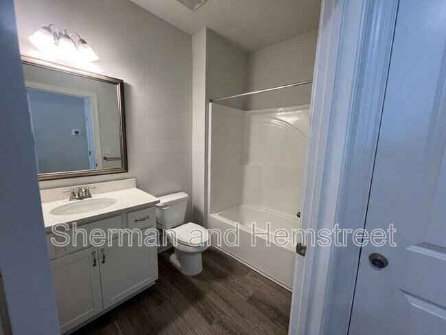 Building Photo - 2026 Lotus Dr