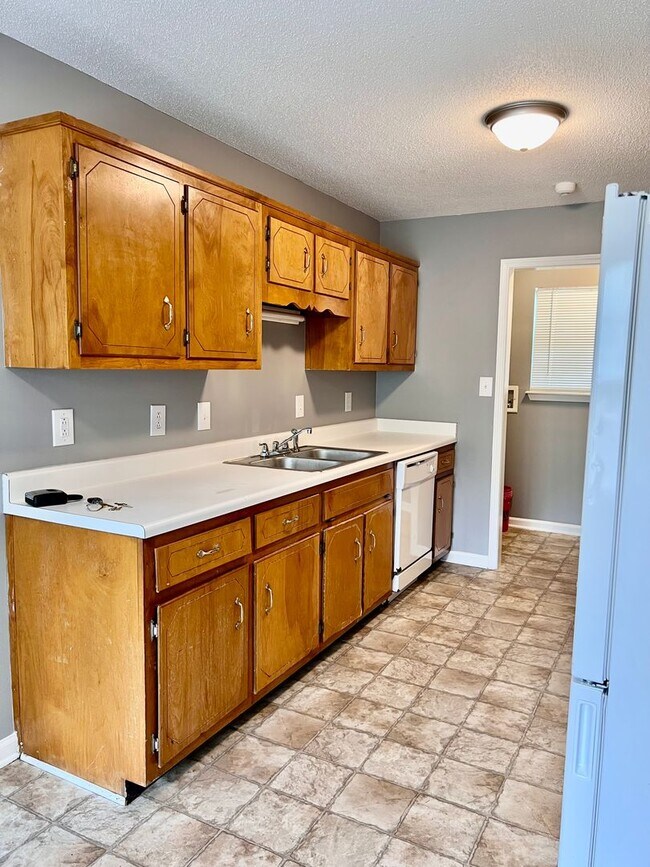 Building Photo - 407 Donna Dr