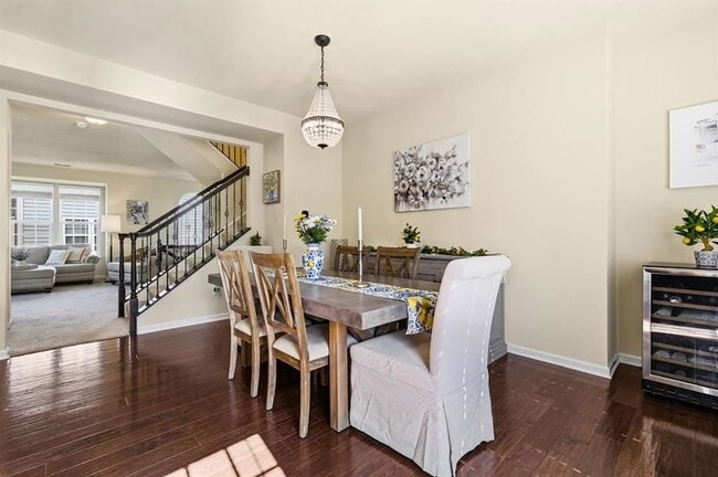 Building Photo - 601 Pointe View Dr