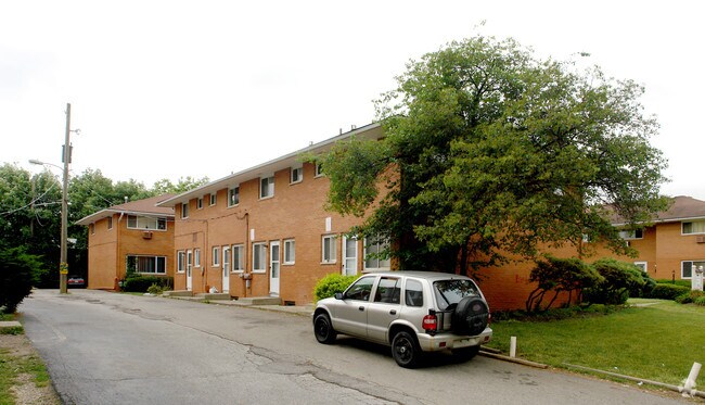 Building Photo - North Meadows Townhomes