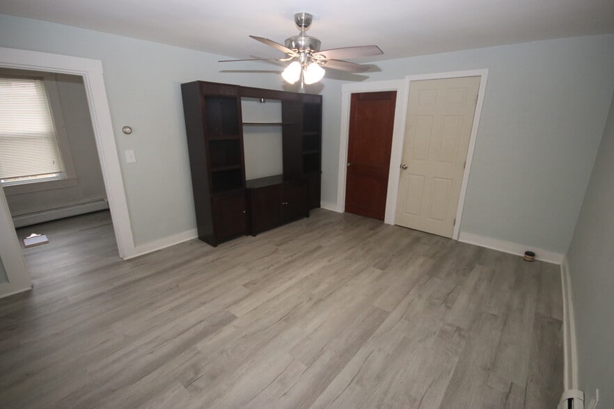 Living Room - 1 - 43 Congregational St