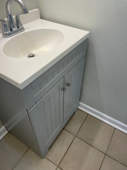 Building Photo - 6254 Kuebel Dr