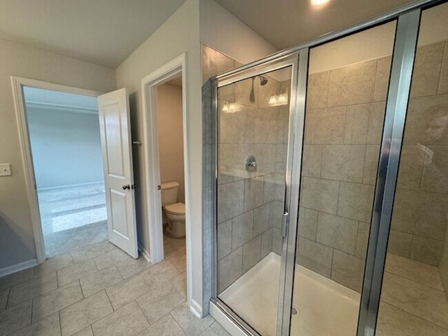 Building Photo - End-Unit Gem Near White Oak Crossing – Style, Space & Convenience!