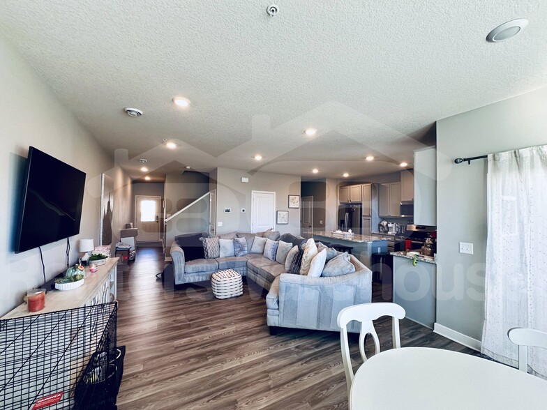 Building Photo - 8807 Granite Cir