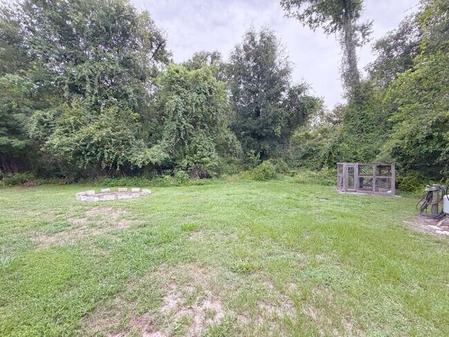 Building Photo - "Charming 3-Bedroom Gem in Land O' Lakes – Your Cozy Retreat Awaits!"