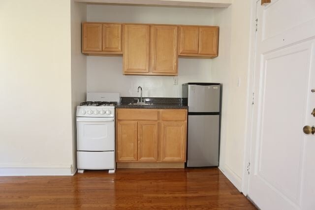 Building Photo - 4551 N Damen Ave