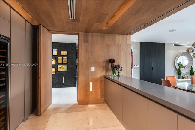 Building Photo - 2514 Fisher Island Dr