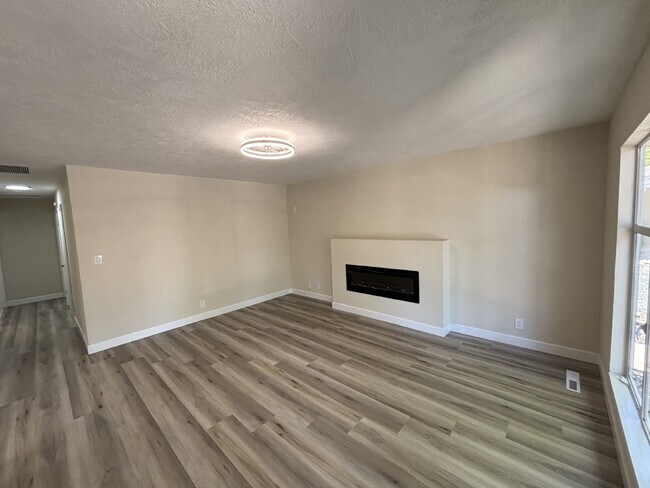 Building Photo - "Completely remodeled 4-Bed, 3-Bath Sanctu...