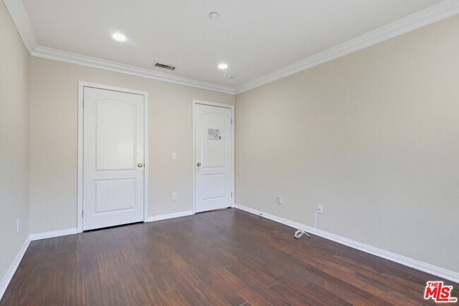 Building Photo - 5187 Knollwood Way