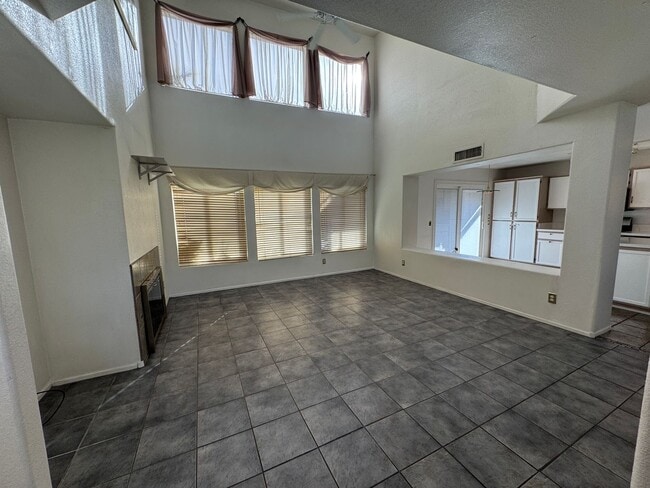 Building Photo - 4 Bedroom Corner Lot Great Location