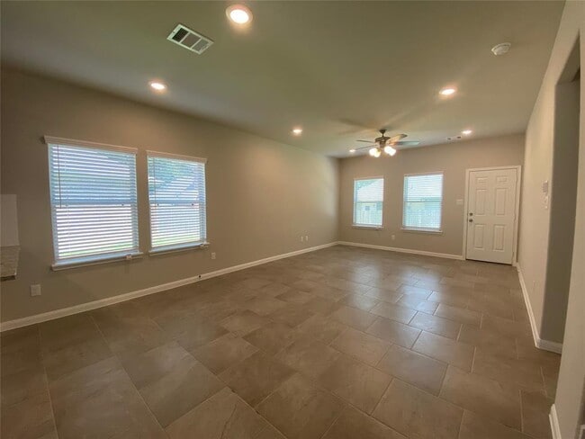 Building Photo - 13443 Greenbrier Dr