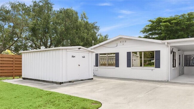 Building Photo - 2723 Lynnhurst St