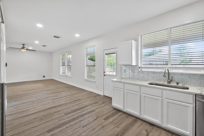 Building Photo - 918 Ivycroft Ln
