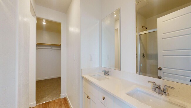 Building Photo - 3231 Carambola Ave