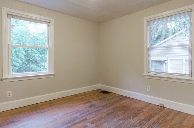 Building Photo - 1233 Cheshire Ave