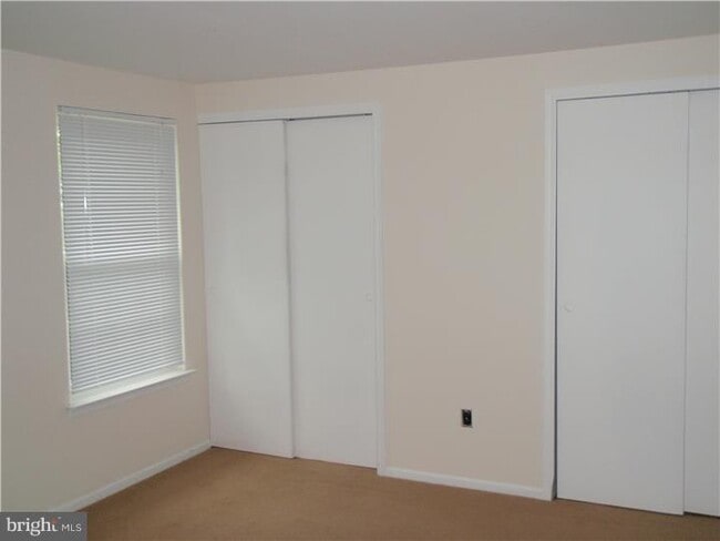 Building Photo - 404 Hopkins Ct