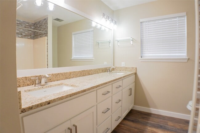 Building Photo - 2401 Sycamore Ave