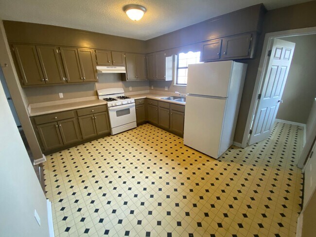 Building Photo - 205 Main