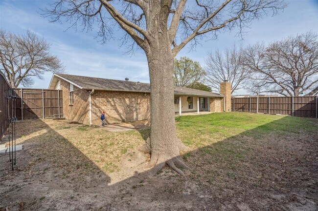 Building Photo - Spacious 3 Bedroom, 2 Bath Rental in Plano...
