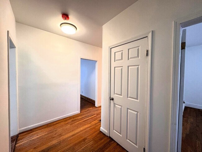 Building Photo - 9 Fairmont Pl