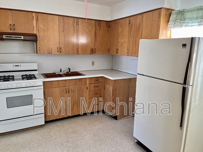 Building Photo - 909 W Donaldson Ave