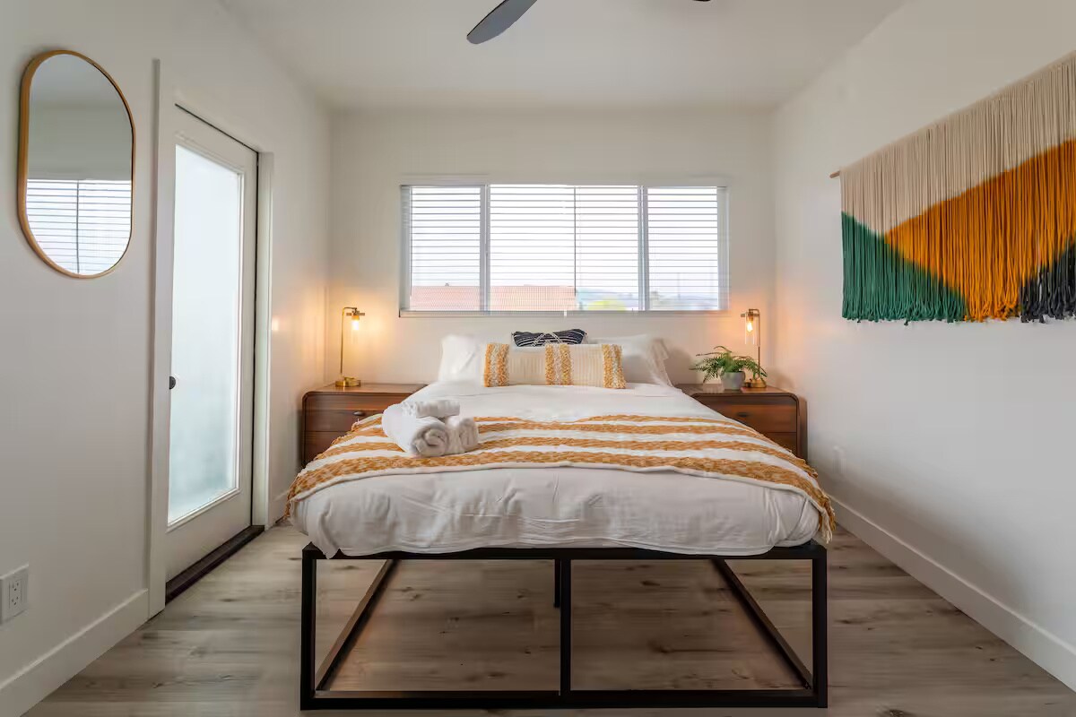 Building Photo - 331 1/2 N Alexandria Ave