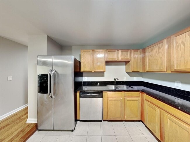 Building Photo - 1020 Camelot Dr