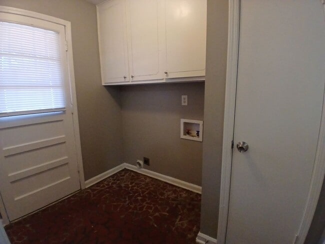 Building Photo - Spacious 4BR/2BA Home with Carport