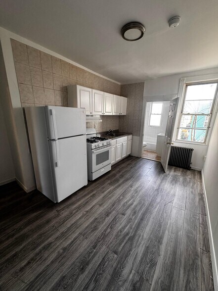 Building Photo - 72 Rose Ave