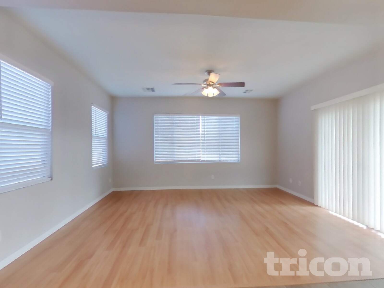 Building Photo - 880 W Busa Dr