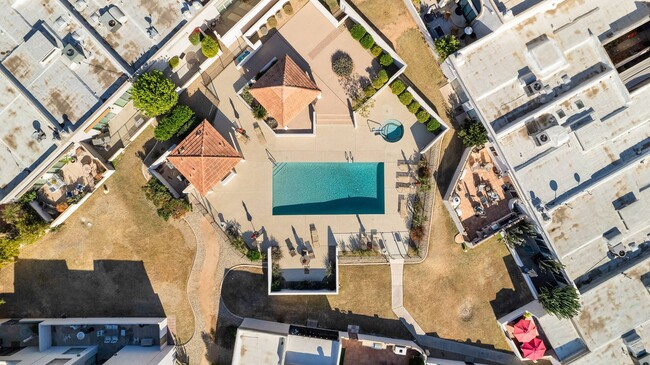 Building Photo - Luxury Living in the Heart of McCormick Ranch!